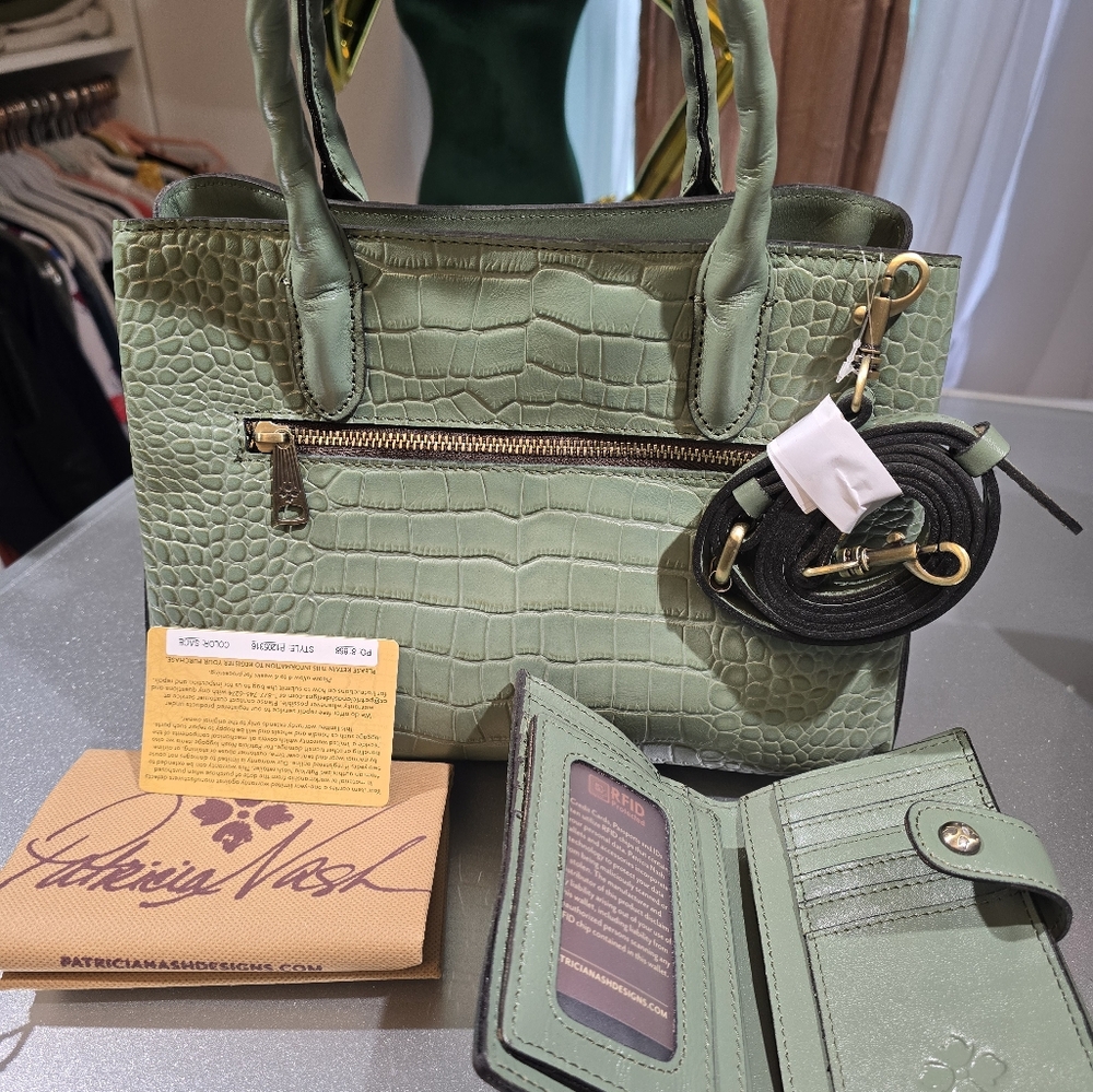 NWOT Green Crocodile-Embossed Women's Bag with Matching Wallet.  Never Used.